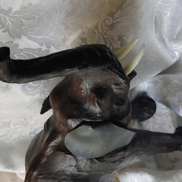 Two Elephant Figures - Picture 11 of 14